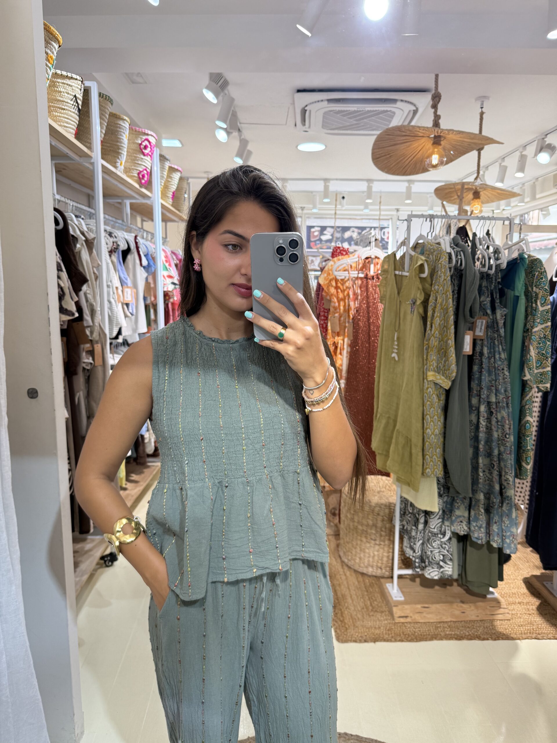 COMPRAR CONJUNTO VERDE CON DETALLES