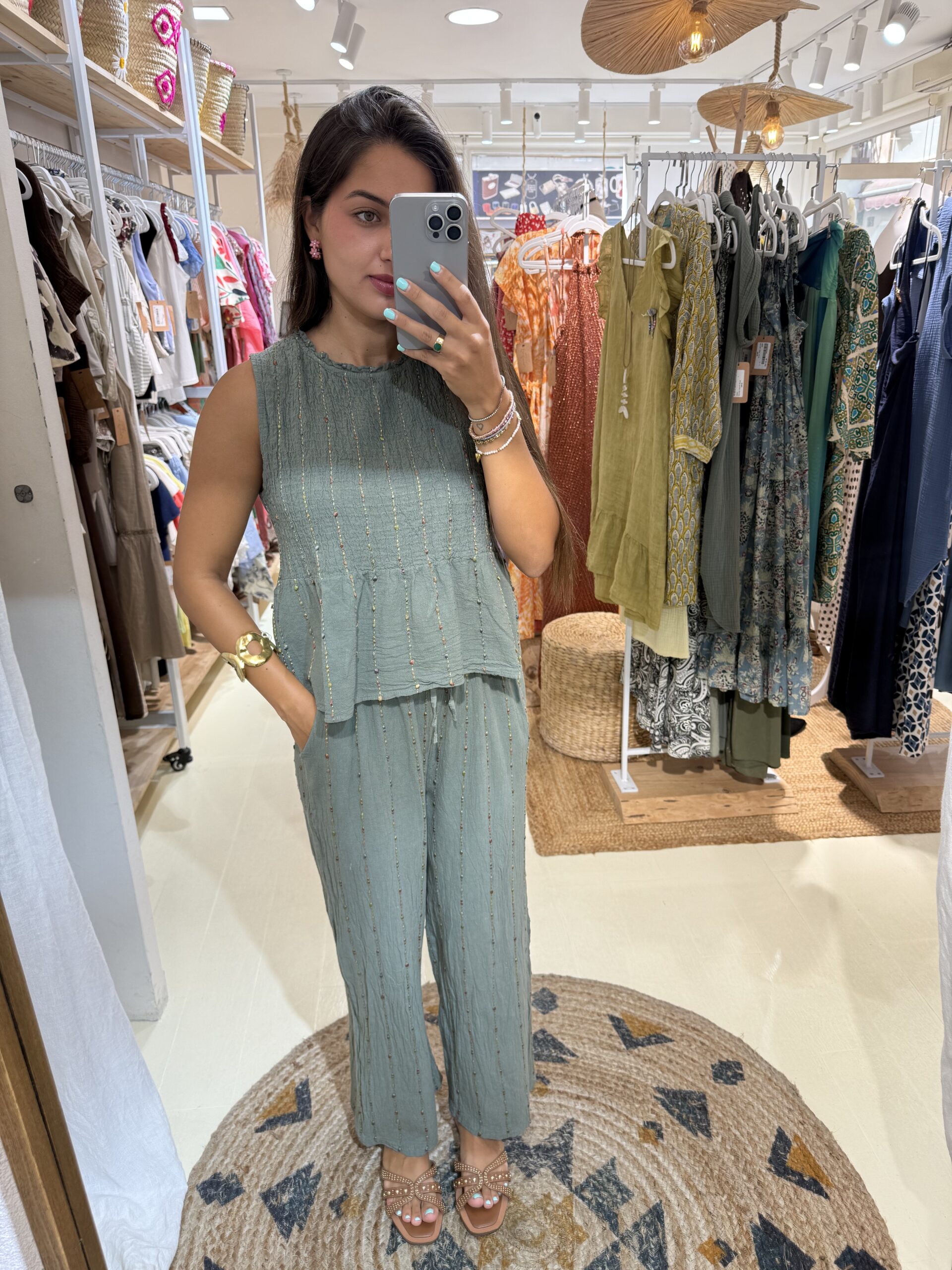 COMPRAR CONJUNTO VERDE CON DETALLES