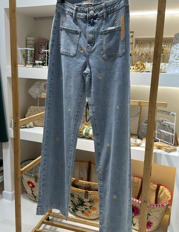 COMPRAR Vaqueros wide leg mujer, jeans con flores bordadas, pantalones pata ancha denim, vaqueros boho chic, jeans tiro alto flores.