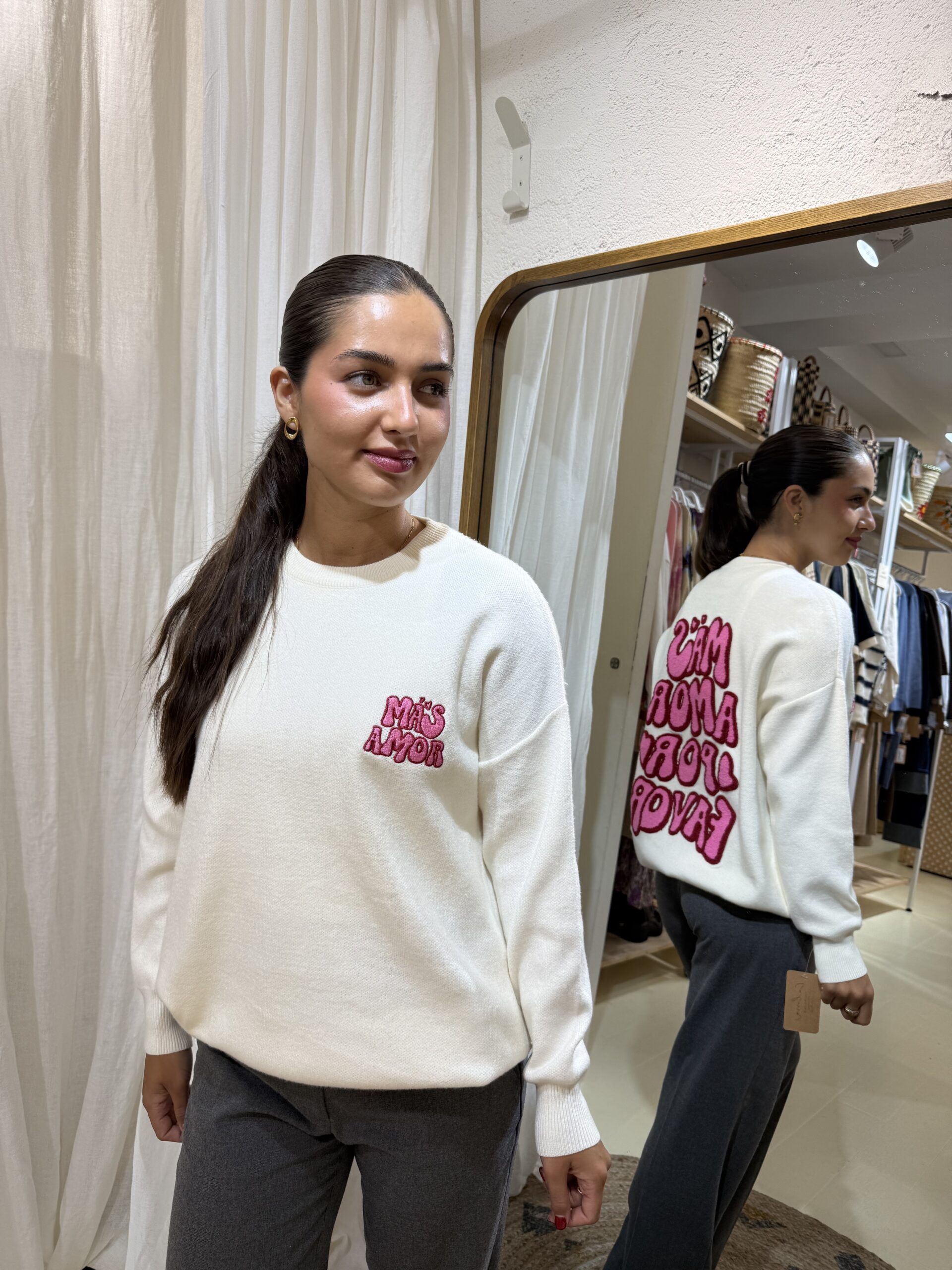 COMPRAR Jersey punto calado mujer, jersey mensaje bordado, punto romántico minimalista, jersey blanco boho, moda punto 2026, JERSEY MAS AMOR POR FAVOR