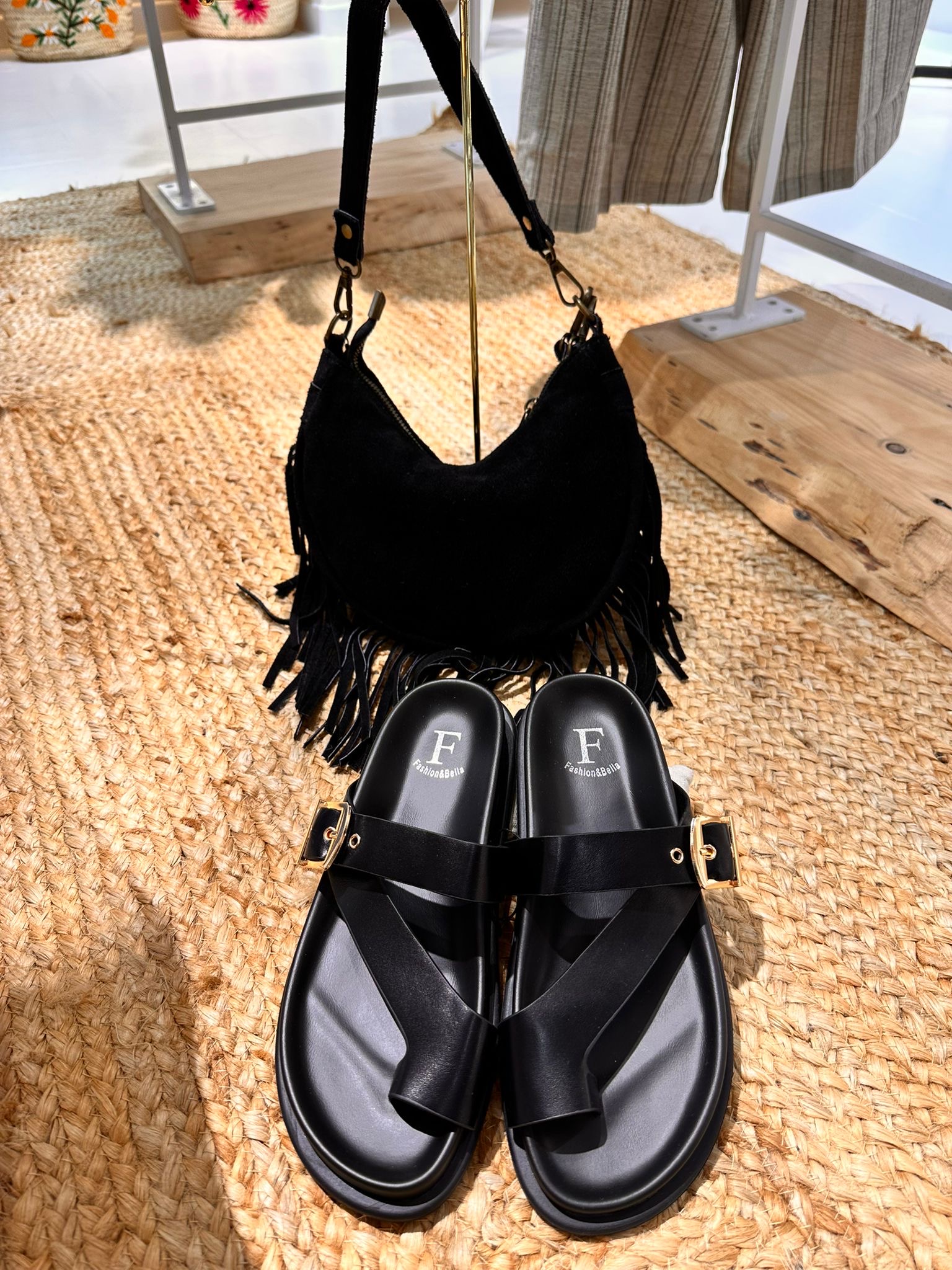 COMPRAR SANDALIA NEGRA MUJER HEBILLA DORADA VERANO