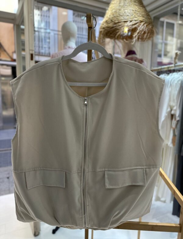 comprar Chaleco ante mujer, chaleco efecto tejano, chaleco con cremallera beige, moda boho chic 2026, chaleco ante marrón