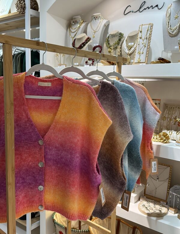 COMPRAR Chaleco punto degradado, chaleco botones mujer, punto efecto ombré, chaleco multicolor mujer, moda punto 2026, Azul Océano, Naranja Sunset, Rosa Atardecer y Tierra Calma